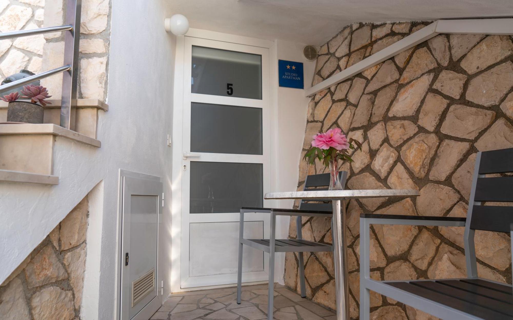 Apartments Lila Крес Стая снимка