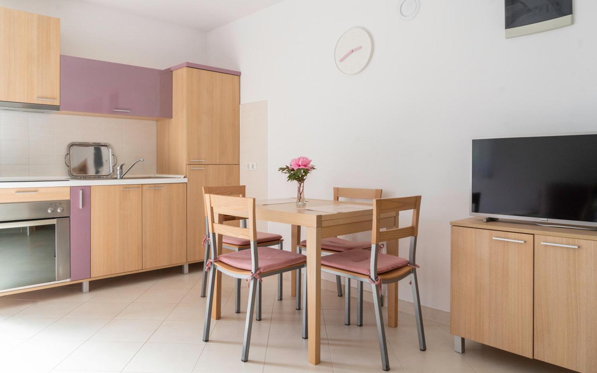 Apartments Lila Крес Екстериор снимка