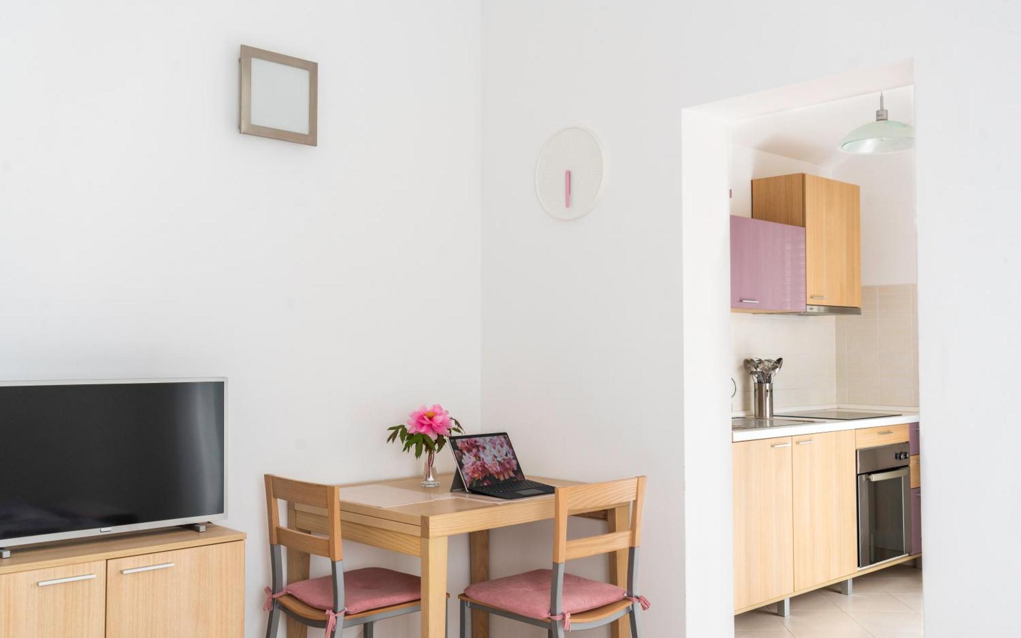 Apartments Lila Крес Екстериор снимка