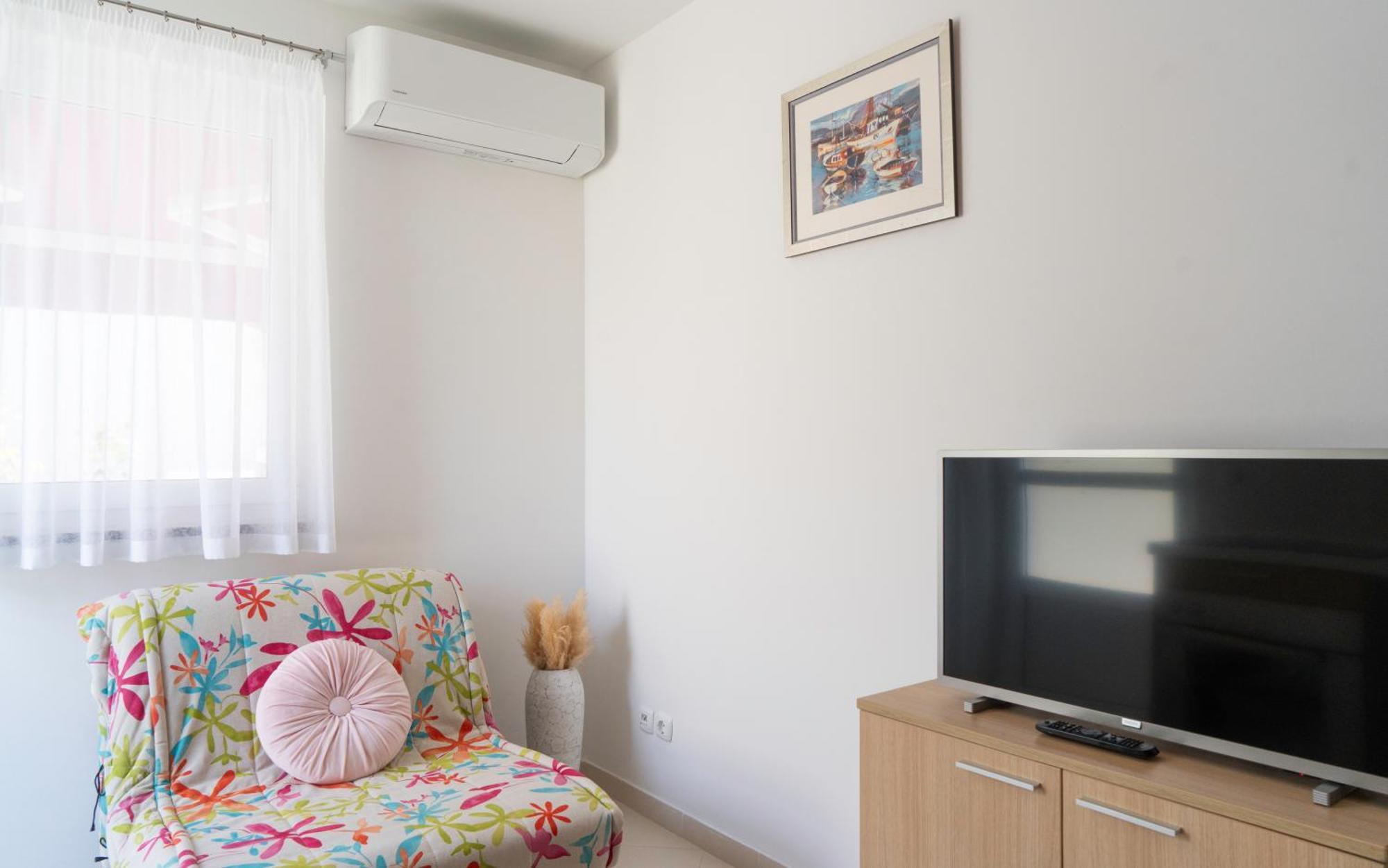 Apartments Lila Крес Екстериор снимка