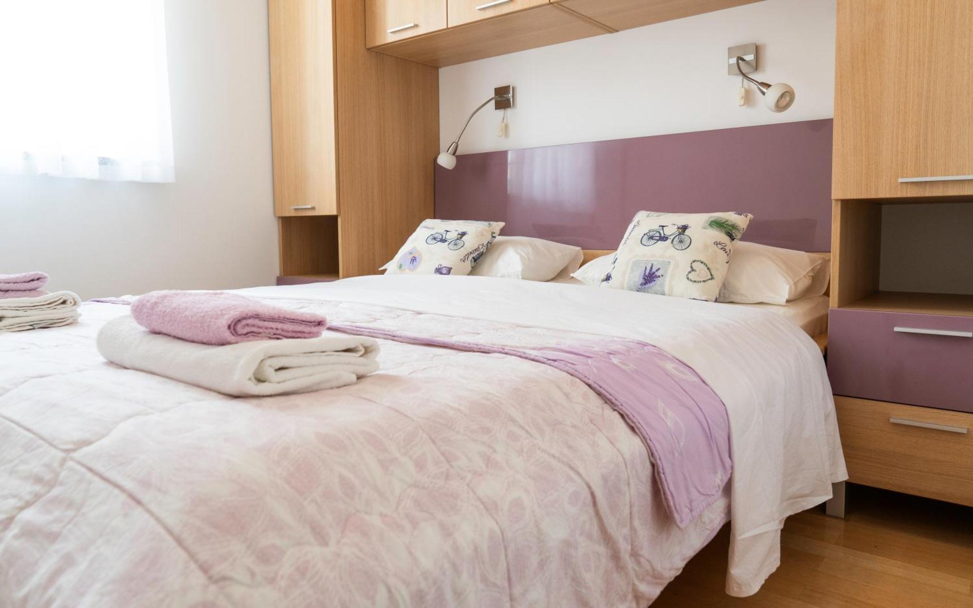 Apartments Lila Крес Екстериор снимка