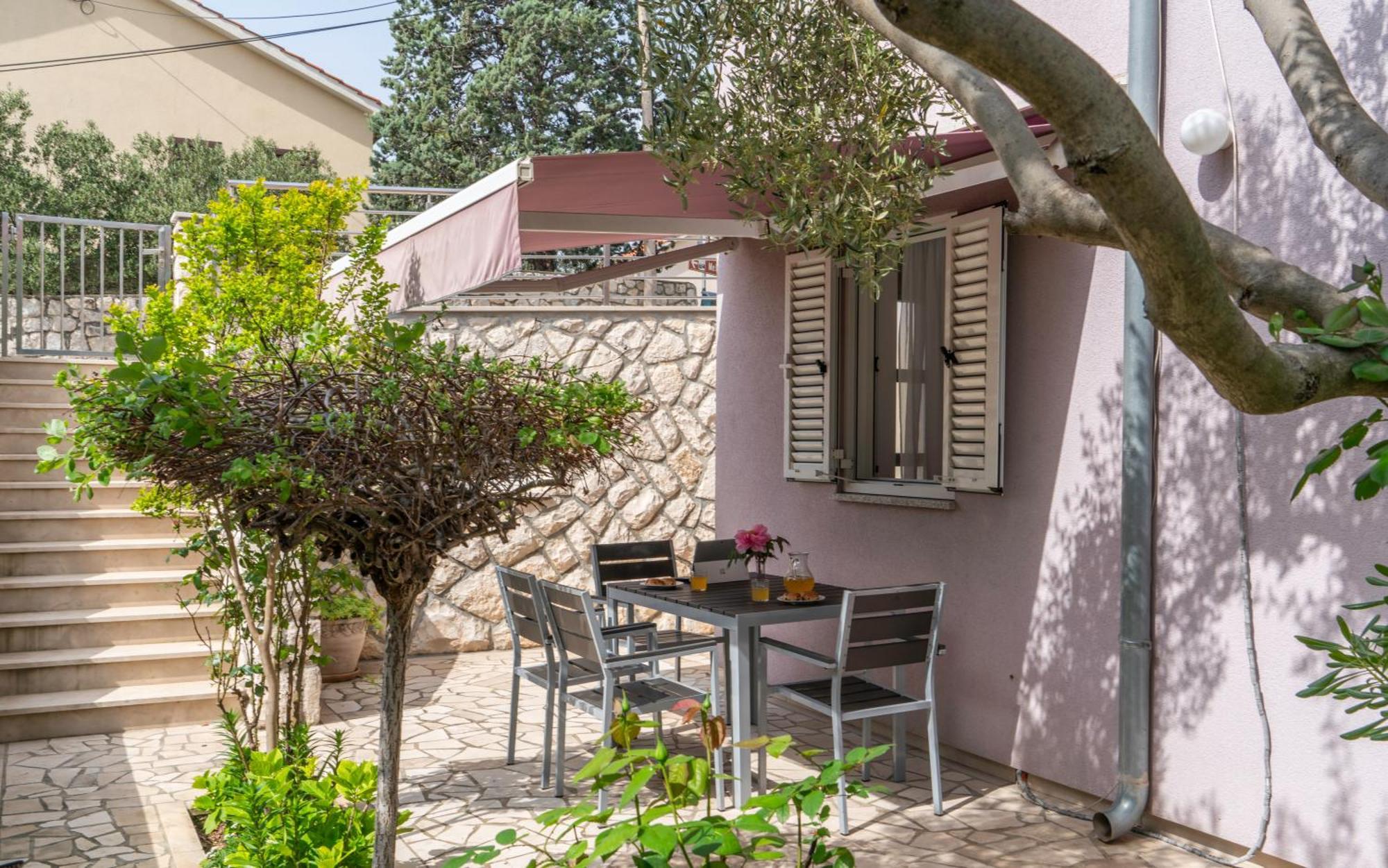 Apartments Lila Крес Екстериор снимка