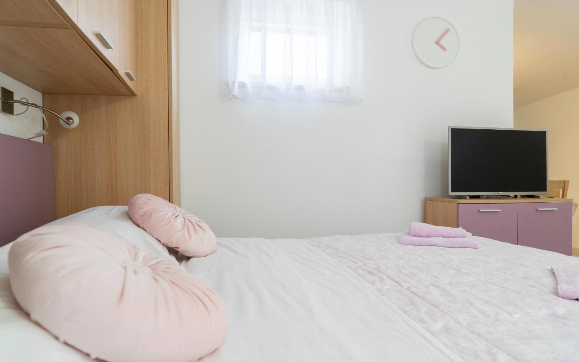 Apartments Lila Крес Стая снимка