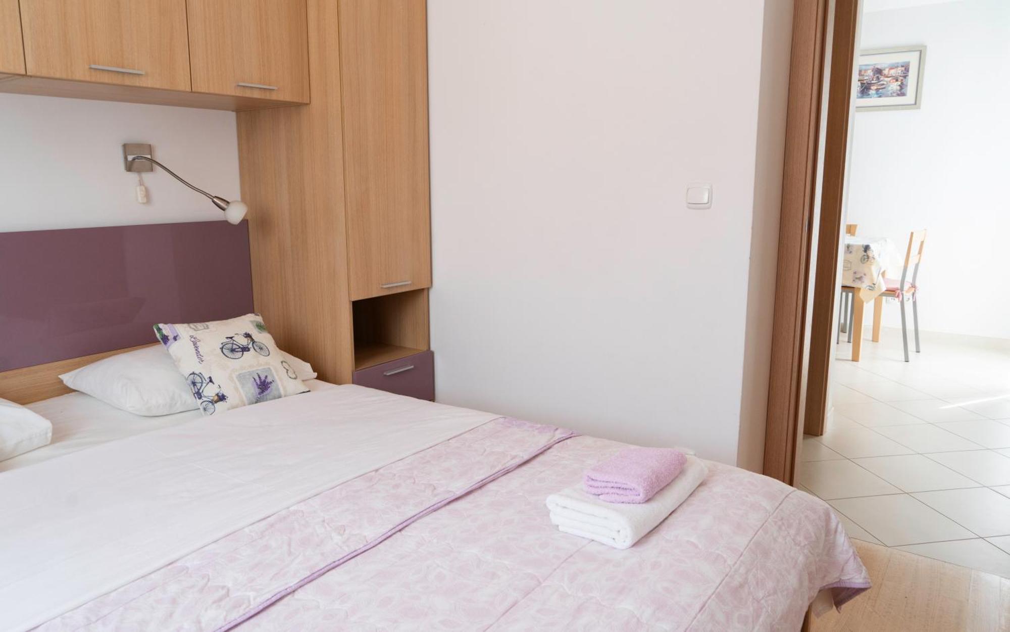 Apartments Lila Крес Стая снимка