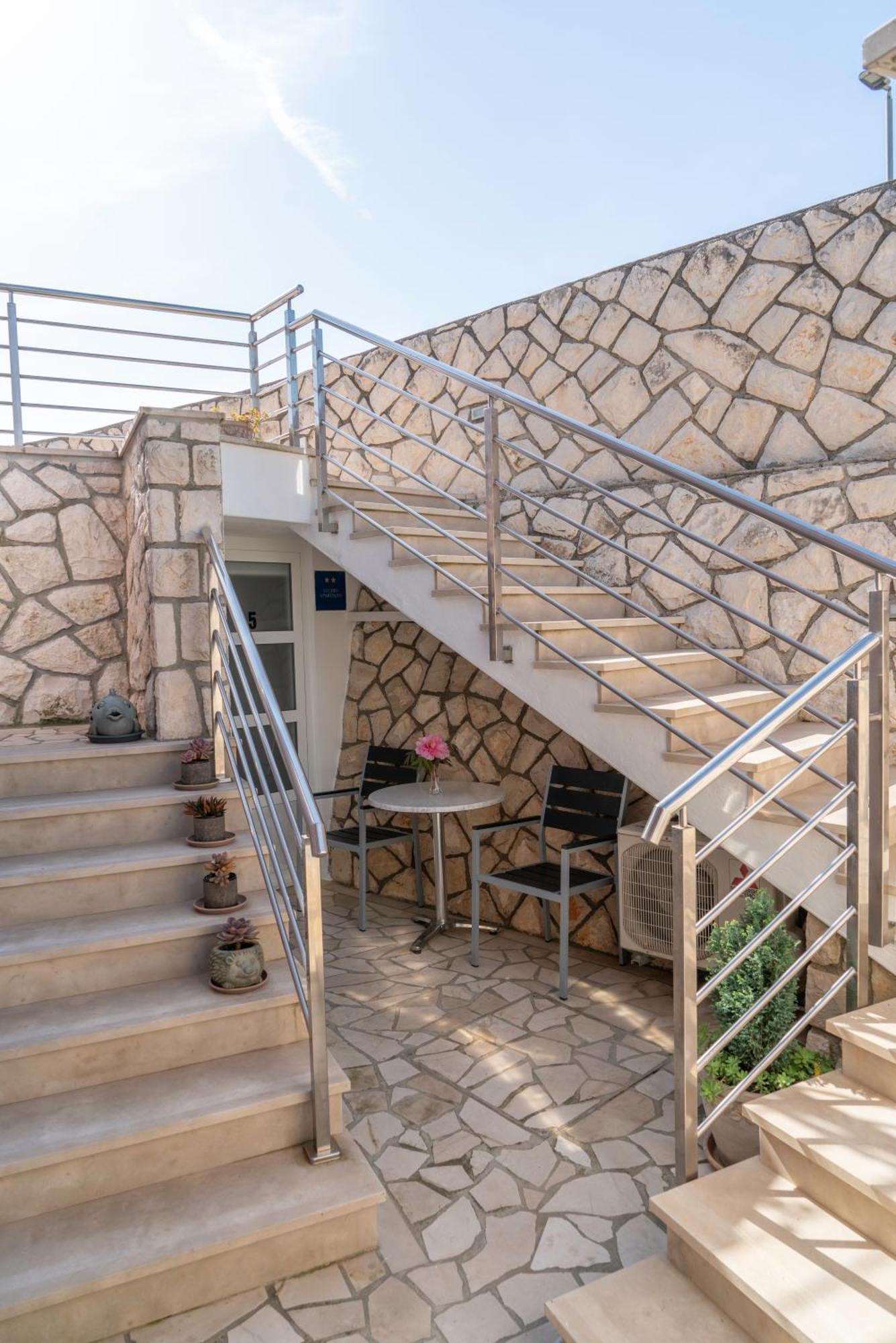 Apartments Lila Крес Стая снимка